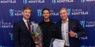 Peter Sarlinille Turun Kehittäjä 2025 -tunnustus Niko Hiltunen, Peter Sarlin ja Iiro Junnila. Kuva: Star Image.