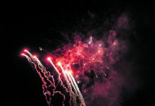 Varsinais-Suomen pelastuslaitos: Ilotulitteita ammuttaessa on huolehdittava turvallisuudesta ja noudatettava käyttöaikarajoituksia Ilotulitteita ammuttaessa on huolehdittava turvallisuudesta.