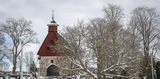 Raision kirkossa arvuutellaan Elämäni virttä Raision kirkko. Kuva: Timo Jakonen.