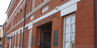 Turun katedraalikoulu viettää 750-vuotisjuhlavuotta Katedralskolan Turun Vanhalla Suurtorilla. Kuva: Katariina Mäkinen-Önsoy / Turun Seutusanomien arkisto.