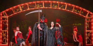 Turun Kaupunginteatterissa paras katsojamäärä vuosikymmeniin Musikaalikomedia The Addams Family on vetänyt yleisöä Turun Kaupunginteatteriin. Kuva: Otto-Ville Väätäinen / Turun Kaupunginteatteri.
