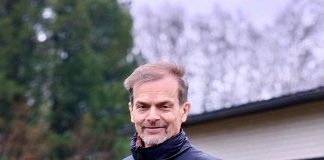 Naantalin seurakunnan uusi kirkkoherra asetetaan virkaansa Antti Yli-Opas. Kuva: Sinikka Kurunsaari.