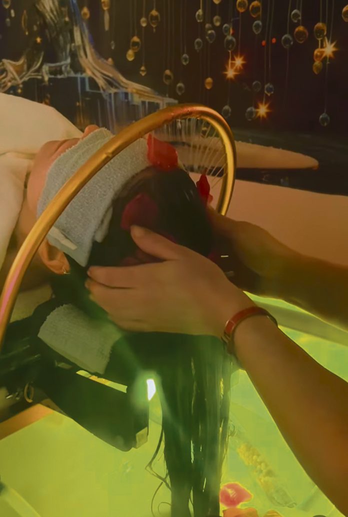 Aasialaiset hius spa -hoidot keskittyvät erityisesti päänahan ja hiusten hyvinvointiin. Kuva: Johanna Hiltunen.