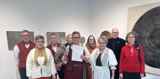 Raision Karjalaseuralle kulttuuripalkinto Raision Karjalaseuran jäsenet ottivat 14.2. vastaan heille myönnetyn Raision kulttuuripalkinnon 2025. Kuva: Kirsi Leimu / Raision museo Harkko.