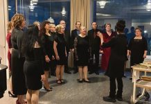 Paimion Parantolassa rakkausteemaisia lauluja Yleisön ja kuoron suosikkikappaleisiin kuuluva Alku kaiken kauniin esitettiin Paimion Parantolassa lokakuussa. Kuva: Pavane.