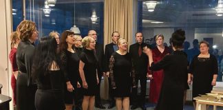 Paimion Parantolassa rakkausteemaisia lauluja Yleisön ja kuoron suosikkikappaleisiin kuuluva Alku kaiken kauniin esitettiin Paimion Parantolassa lokakuussa. Kuva: Pavane.