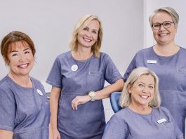 Suunterveys vaikuttaa kokonaisvaltaisesti – kymmenen vuotta hammaskylpyjä Suuhygienistit Kirsi Aunio, Emilia Paakkunainen, Nina Tattari-Porkola ja Sanna Järvinen. Kuva: Pirita Aho.