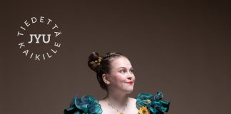 Minna Canth -tasa-arvotunnustus turkulaiselle Katariina Räikköselle Katariina Räikkönen auringonkukkapuvussaan. Kuva: Valentina Morales Buschmann.