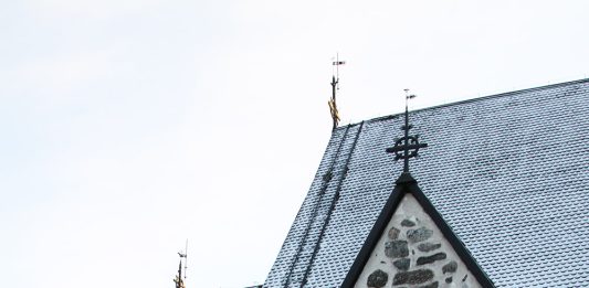 Nousiaisten seurakunnalle ympäristödiplomi Nousiaisten Pyhän Henrikin kirkko. Kuva: Turun Seutusanomien arkisto.