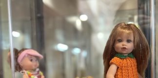 Nukkemaailman muotitalo -näyttely Raision kaupungintalolla Tatiana Myllärin Nukkemaailman muotitalo -näyttely tuo esille Raision kaupungintalon toisen kerroksen Galleriaan harvinaisia nukkeja ja käsityötä.