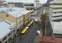 Raitiotie-keskustelutilaisuuksia ympäri Turkua Yksi raitiotien pysäkeistä olisi Kauppatorin kulmassa Eerikinkadulla. Kuva: Jussi Vierimaa.