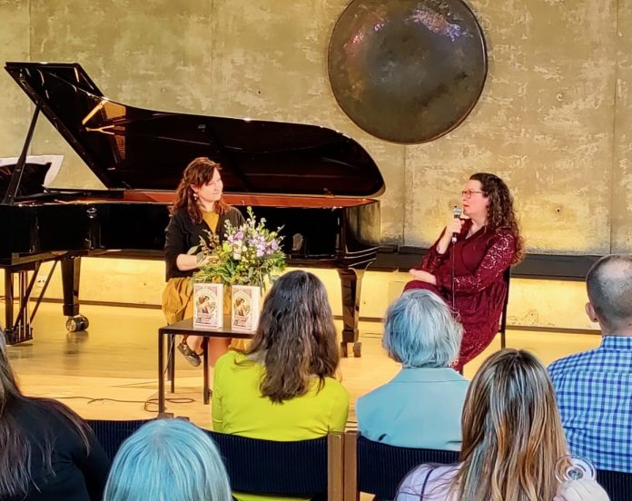 Ann-Christin Antellin kirjajulkkarit Sibelius-museossa 14. huhtikuuta. Kuva: Ragip Önsoy.