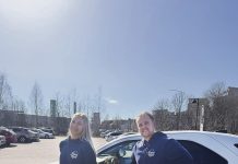 Kotisiivouspalvelu helpottaa arjen kiireissä Freesikodin palveluesihenkilö Lilli Heikkala ja toimitusjohtaja Roope Ruuskanen. Kuva: Freesikoti Oy.