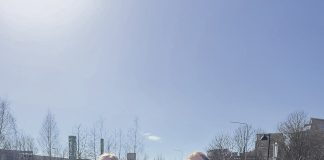 Kotisiivouspalvelu helpottaa arjen kiireissä Freesikodin palveluesihenkilö Lilli Heikkala ja toimitusjohtaja Roope Ruuskanen. Kuva: Freesikoti Oy.