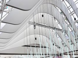 Seis lukupuutto! -mielenilmaus Lukuviikon huipentumana Hansakortteli on Turussa keskeinen paikka paikalliselle Seis lukupuutto! -mielenilmaukselle, joka liputtaa lukutaidon puolesta Kirjan ja ruusun päivänä 23. huhtikuuta. Kuva: Katariina Mäkinen-Önsoy.