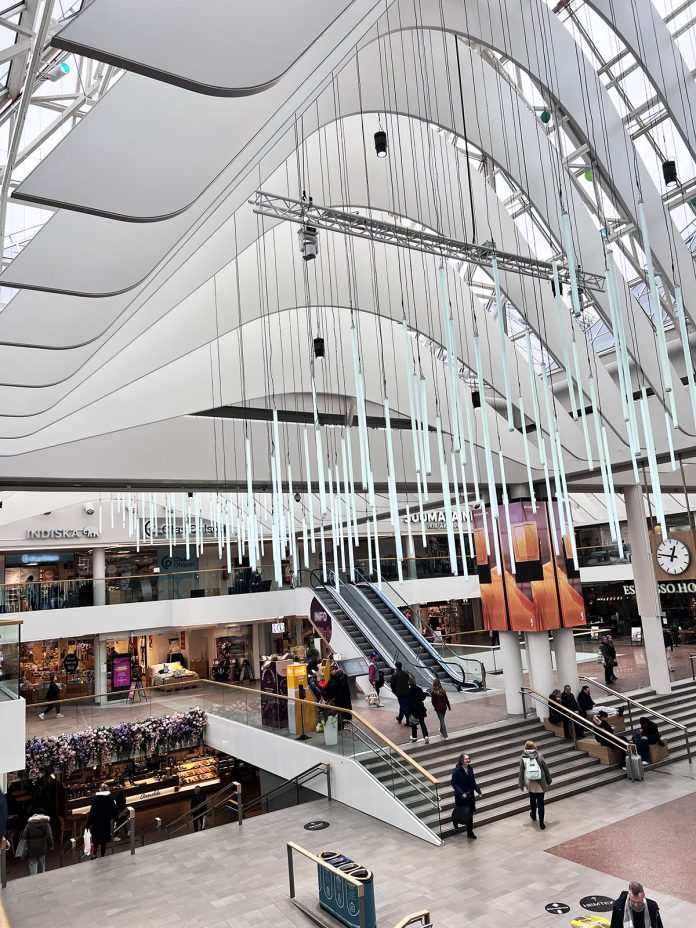 Hansakortteli on Turussa keskeinen paikka paikalliselle Seis lukupuutto! -mielenilmaukselle, joka liputtaa lukutaidon puolesta Kirjan ja ruusun päivänä 23. huhtikuuta. Kuva: Katariina Mäkinen-Önsoy.