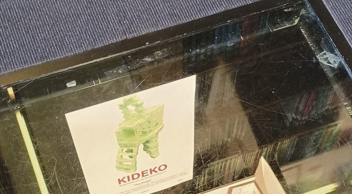 Turun pääkirjastolla on esillä Huvimaja-näyttely Lasten ja nuorten arkkitehtuurikoulu Kidekon oppilaat ovat taiteilleet upeita huvimajarakennelmia, joista on syntynyt kevätnäyttely Turun pääkirjastolle.