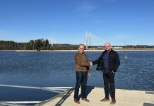 Saariston Kaivonporaus on ostanut Stenmanin liiketoiminnan Hannu Stenman ja Saariston Kaivonporauksen Juuso Peri varmistavat yhdessä sujuvan siirtymäjakson. Kuva: Saariston Kaivonporaus.