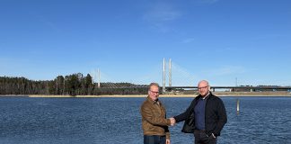 Saariston Kaivonporaus on ostanut Stenmanin liiketoiminnan Hannu Stenman ja Saariston Kaivonporauksen Juuso Peri varmistavat yhdessä sujuvan siirtymäjakson. Kuva: Saariston Kaivonporaus.
