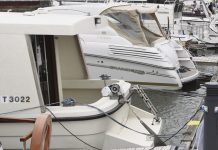 Veneilyturvallisuustapahtuma Kaarinan Voivalassa Katsastus- ja sammutintarkastuspäivä pidetään veneilykauden alussa. Kuva: Turun Seutusanomien arkisto.