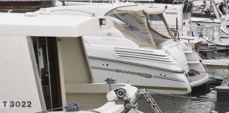 Veneilyturvallisuustapahtuma Kaarinan Voivalassa Katsastus- ja sammutintarkastuspäivä pidetään veneilykauden alussa. Kuva: Turun Seutusanomien arkisto.