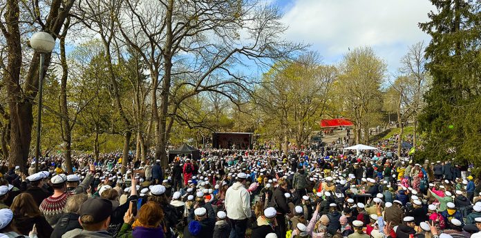 Turun Vartiovuoren puistossa järjestettävä TYYlikäs Vappupiknik kuuluu olennaisena osana turkulaiseen opiskelijaperinteeseen. Kuva: Turun yliopiston ylioppilaskunta.