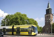 Kysy raitsikasta -ilta Turun työväenopistolla Turun raitiotie -linjaus Turun tuomiokirkon kohdalla. Havainnekuva: Idis Design.