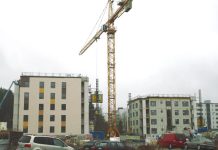 Työkaluja taloyhtiöille ilmastonmuutokseen sopeutumiseen Kerrostalokiinteistö Katariina Kaarinassa. Kuva: Turun Seutusanomien arkisto / Katariina Mäkinen-Önsoy.