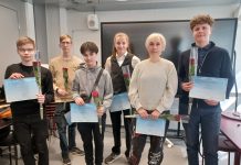 Ammatikka-matematiikkakilpailussa paikallisia menestyjiä Ammatikka-matematiikkakilpailun palkitut. Kuva: MAOL ry / ammatillisen opetuksen toimikunta.