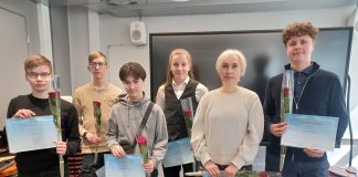 Ammatikka-matematiikkakilpailussa paikallisia menestyjiä Ammatikka-matematiikkakilpailun palkitut. Kuva: MAOL ry / ammatillisen opetuksen toimikunta.