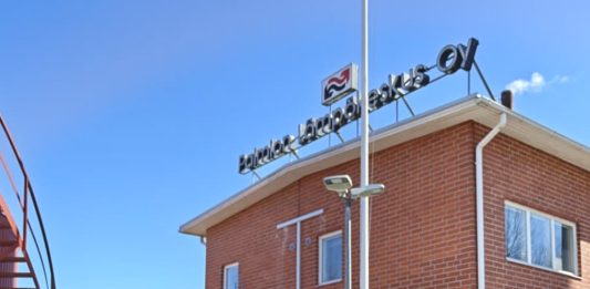 Calefa toimittaa lämpöpumppu- ja sähkökattilaratkaisun Paimion Lämpökeskukselle Paimion Lämpökeskuksen toimitusjohtaja Pekka Vihervuori ja Calefan toimitusjohtaja Petri Vuori käynnistivät yhteisen lämpöpumppuprojektin. Kuva: Calefa Oy ja Paimion Lämpökeskus.