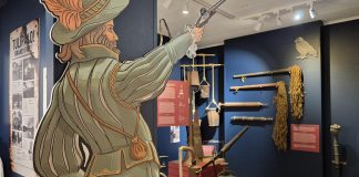 Hälytys!-näyttely vie aikamatkalle Naantalin palontorjunnan ja poliisin historiaan Hälytys! Palontorjunta ja poliisi Naantalissa -teemanäyttely. Kuva: Naantalin museo.