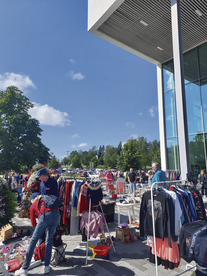 Kaarina-talon pihakirppistapahtuma.