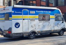 Kuuloautotapahtumia Naantalissa ja Turussa Kuuloautossa on mahdollista päästä kuulotestiin ja samalla saada tietoa kuulosta ja kuulon apuvälineistä. Kuva: Kuuloliitto.