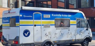 Kuuloautotapahtumia Naantalissa ja Turussa Kuuloautossa on mahdollista päästä kuulotestiin ja samalla saada tietoa kuulosta ja kuulon apuvälineistä. Kuva: Kuuloliitto.