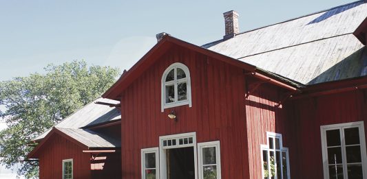 Taidekartanon kesä käynnistyy tekstiilitaidenäyttelyn merkeissä Taidekartanolla aikalaistaide, arvokas kartano ja kulttuurimaisema kohtaavat tasavertaisina ja toisiaan vahvistavina. Kuva: Katariina Mäkinen-Önsoy / Turun Seutusanomien arkisto.