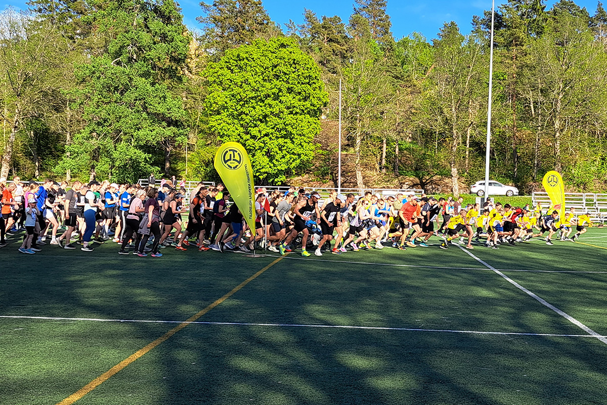 Littoistenjärven ympärijuoksun lähto 2026. Kuva: Jarkko Koskinen.