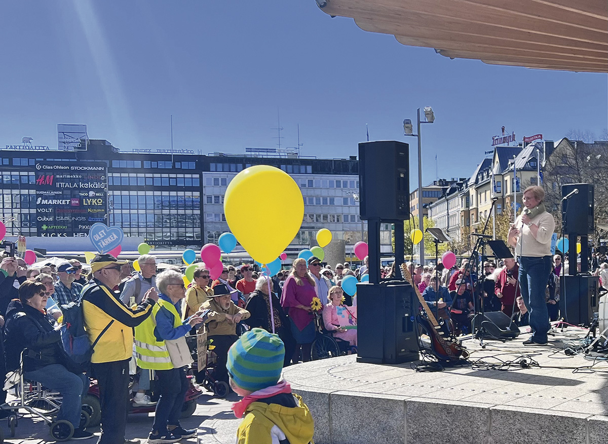 Turun pormestari Piia Elo muistutti Rollaattorimarssin torijuhlassa pitämässään puheessa kaikkien yhteneväisistä ihmisoikeuksista ja arvokkaan vanhuuden edistämisestä.