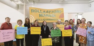 Rollaattorimarssin paikallisissa kylttitalkoissa ahkeroitiin yhdenvertaisuuden nimissä Osana Turun Rollaattorimarssin suunnittelua on järjestetty kylttitalkoita esimerkiksi Lehmusvalkaman ja Ruusukorttelin hyvinvointikeskuksissa sekä Turun Seudun Nivelyhdistyksen tiloissa. Kuva: Katariina Mäkinen-Önsoy.