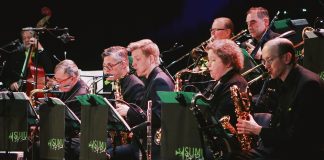 SUMU Big Band juhlistaa Merisään juhlavuotta SUMU Big Band esittää Odotettavissa iltaan asti, Merisää 100 vuotta -konsertin Linnateatterissa tulevana lauantaina. Kuva: SUMU Big Band.