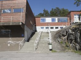 Tarvashovi finale | Intohimo musiikkiin synnytti koko Varsinais-Suomea yhdistävän liikkeen Purkutuomion saanut Tarvashovi Liedon Tarvasjoella edustaa legendaarista keikkapaikkaa. Toukokuussa kajahtava THRASH TO DUST – TARVASHOVI FINALE -festivaali nostaa sen historiallista merkitystä yhteisissä muistoissamme. Kuva: Turun Seutusanomien arkisto / Katariina Mäkinen-Önsoy.