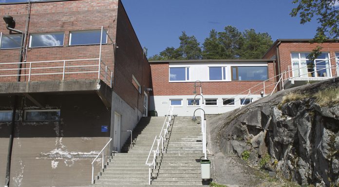 Tarvashovi finale | Intohimo musiikkiin synnytti koko Varsinais-Suomea yhdistävän liikkeen Purkutuomion saanut Tarvashovi Liedon Tarvasjoella edustaa legendaarista keikkapaikkaa. Toukokuussa kajahtava THRASH TO DUST – TARVASHOVI FINALE -festivaali nostaa sen historiallista merkitystä yhteisissä muistoissamme. Kuva: Turun Seutusanomien arkisto / Katariina Mäkinen-Önsoy.