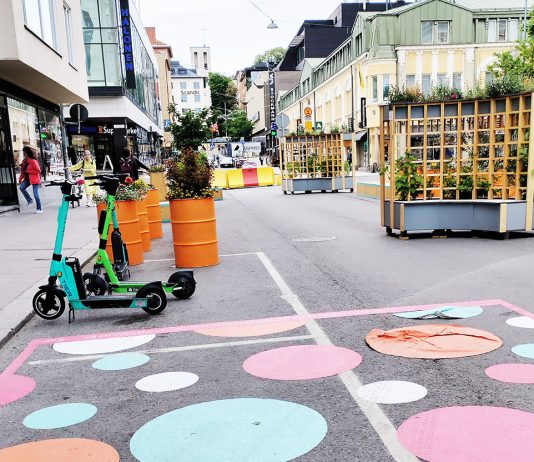 Turun Kesäkatu tuo keskustaan kukkia ja kohtaamisia Turun Kesäkatu 2023. Kuva: Katariina Mäkinen-Önsoy / Turun Seutusanomien arkisto.