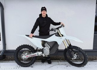Miro Varjonen suuntaa sähköpyörällään Ranskan supercrossin ulkoradoille Turkulainen Miro Varjonen Stark Varg -sähkömoottoripyöränsä kanssa. Kuva: Miro Varjosen tiedotus.