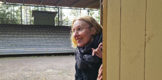 Teatteri | Niskavuoren naiset Paimion kesäteatterilavalla Marja Vuori ohjaa ja sovittaa Niskavuoren naiset Paimion Kesäteatterille. Kuva: Paimion Teatteri.