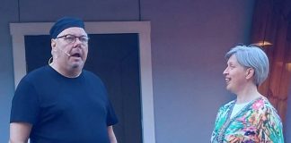 Teatteri | Sipilänmäen kesäteatterissa Kaksi puuta -musiikkinäytelmä Sipilanmäen kesäteatteri: Harri Hemminki ja Marianne Luoto-Karakowski. Kuva: Jorma Ketola.