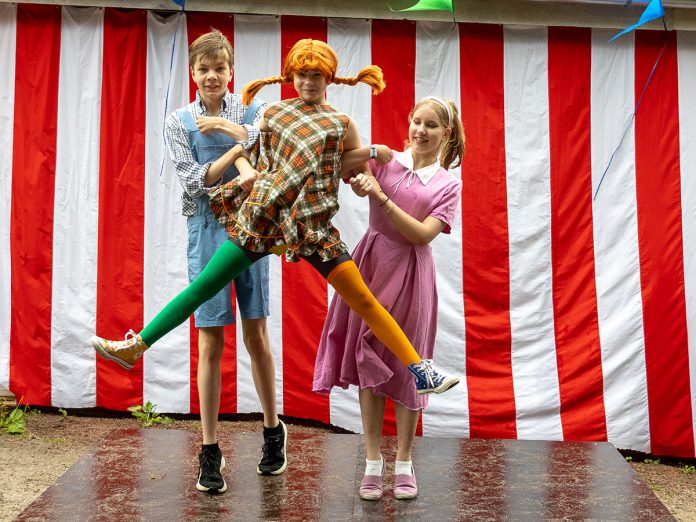 Peppi_Pitkatossu_2026_Eetu_Louhe_web Tammipartion lastenteatterin Peppi Pitkätossu saapuu Piikkiön Sipilänmäellä sijaitsevaan Huvikumpuun. Kuva: Eetu Louhe.