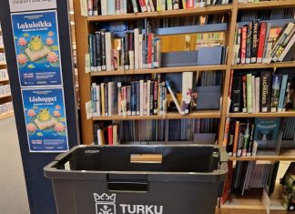 Turun pääkirjastossa vilistää nyt kuljetusrobotteja