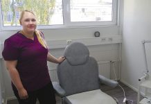 Unelmasta toimeksi – Hoitopiste Havu tarjoaa hyvinvointipalveluja Hoitopiste Havun yrittäjä Katariina Heino hoitolassaan. Kuva: Katariina Mäkinen-Önsoy.