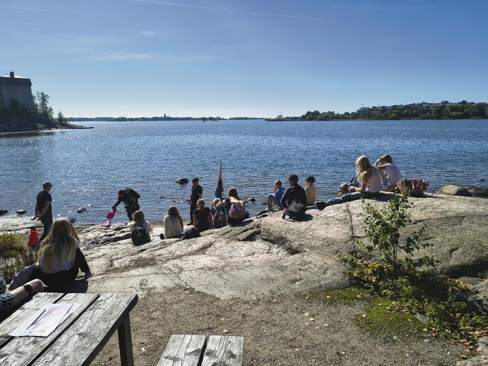 Itameripaiva Korkeasaaressa Tahvion koulu 03 web Kouluille suunnattu Itämeriseikkailu järjestettiin Korkeasaaressa kuudetta kertaa. Mukana oli ala- ja yläkoulujen oppilaita ja opettajia 22 luokan verran. Kuva: Tahvion koulun 5B luokka.